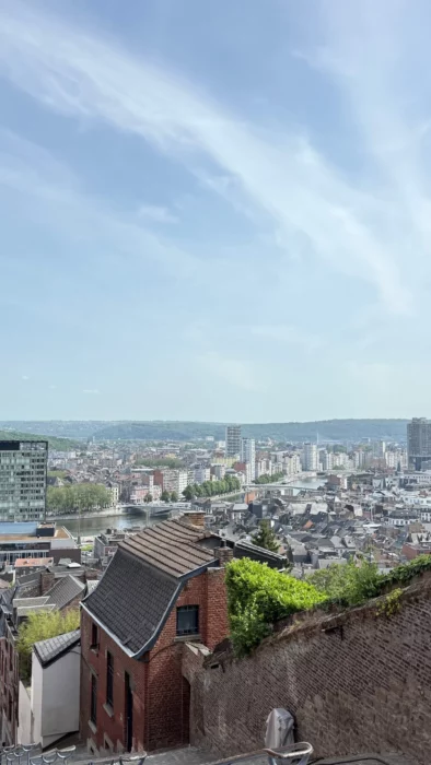 POV : tu fais visiter Liège à tes potes et vous arrivez